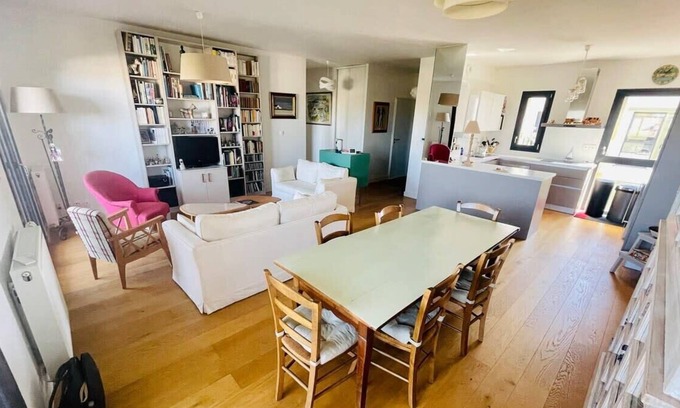 Bassins a Flot Apartment | Apartment With Parking 2 Bedrooms & Furnished Terrace