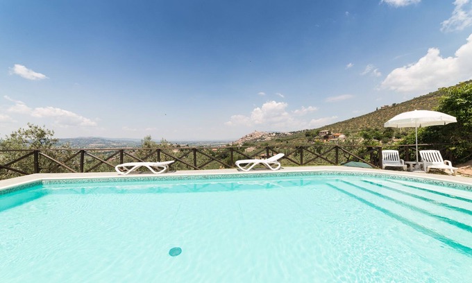 Bovara Apartment | Apartment with pool 20 minutes' drive from Assisi's historic center
