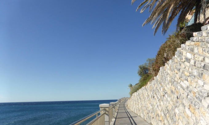 Artallo Apartment | Apartment with sea view, modern equipment, WiFi, private parking