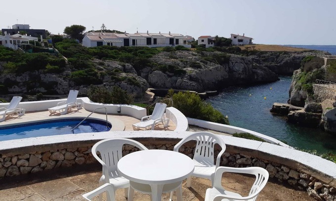 Los Delfines Apartment | Apartment with terrace and pool