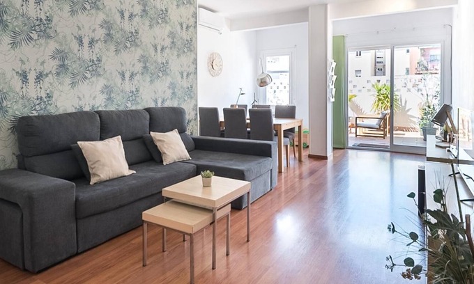 La Font de la Guatlla Apartment | Apartment with terrace a step away from Montjuic
