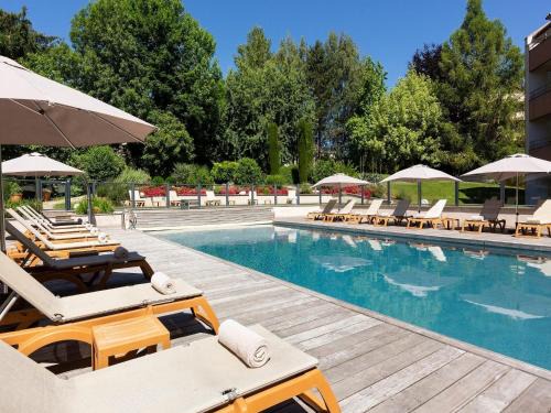 Ferney-Voltaire Apartment | Apartment with view of swimming pool