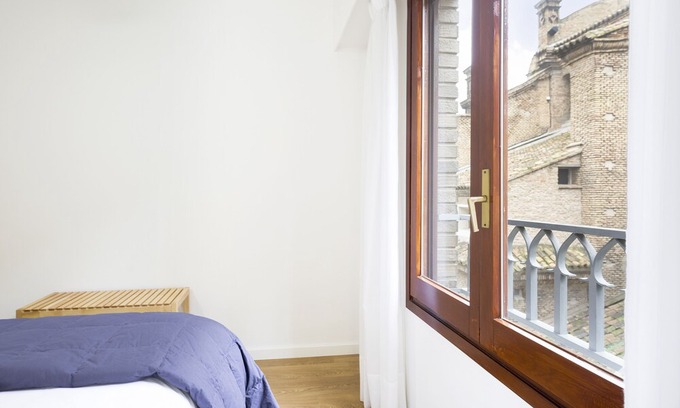 Zaragoza Old Town Apartment | Apartment with views in historical centre