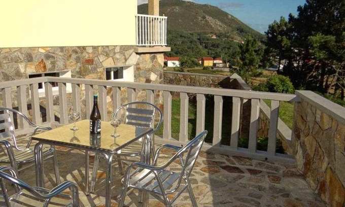 Larino Apartment | Apartment with views Maeloc 4