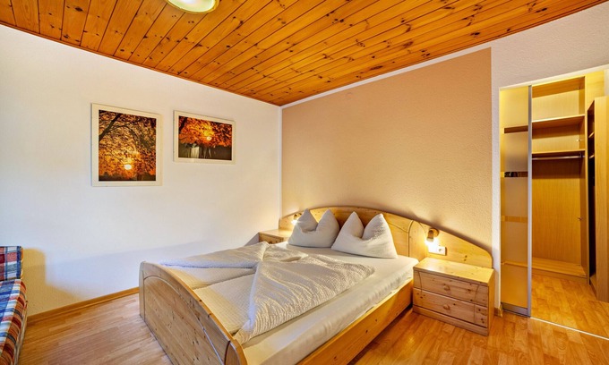 Laces Apartment | Apartment 'Wohnung Morgenduft Schnalserhof' with Mountain View, Shared Terrace and Wi-Fi