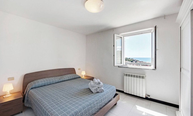 Celle Ligure Apartment | Apartment 'Zafferano Suites - Basilico' with Shared Garden and Wi-Fi