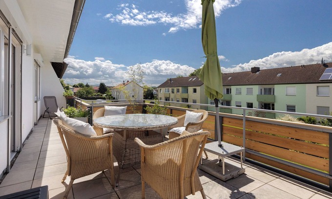 Hamelin Apartment | Apartment 'Zuhause Auf Zeit Weserlicht' with Shared Terrace, Balcony and Wi-Fi