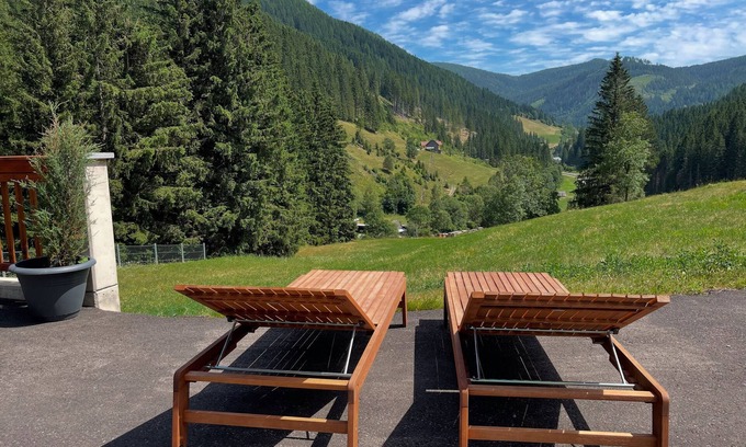 Reichenau Apartment | Apartment 'Zum Klammlhof' with Mountain View, Private Terrace and Wi-Fi