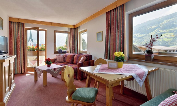 Stumm Apartment | "Apartmenthaus Zentral 4er App Kat A" near the Ski Area with Mountain View