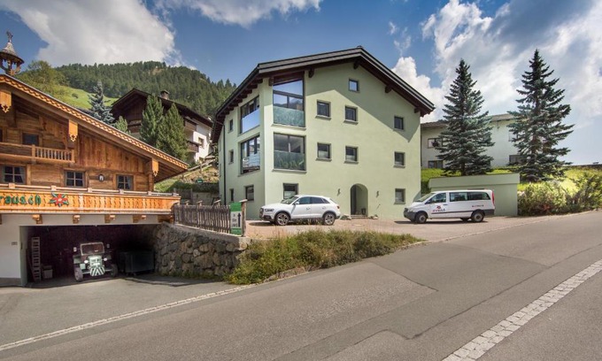 Ravaisch Apartment | Apartments Anemone