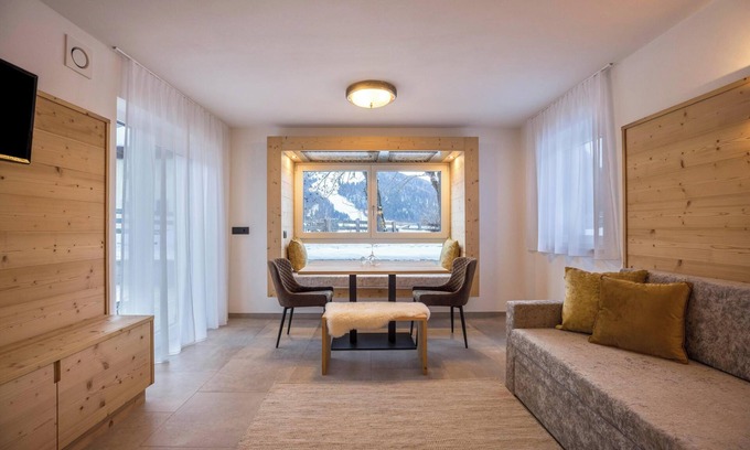 Mareo Apartment | Apartments "Armeri Black Dolomites" with Mountain View, Terrasse & Wi-Fi