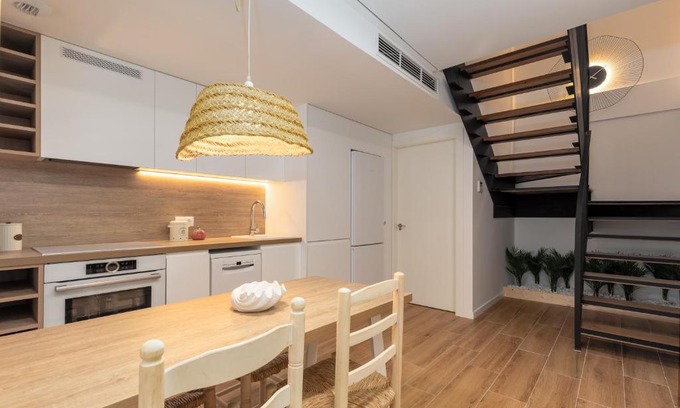 Penya-roja Apartment | ApartUP Opera Loft Love
