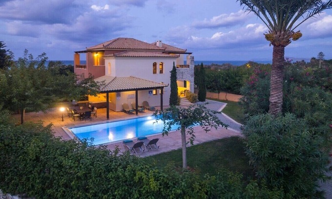 Maleme House | Aphrodite Luxury Villa (Iason Villas), 4 Bedrooms, Garden, Next To Maleme Beach
