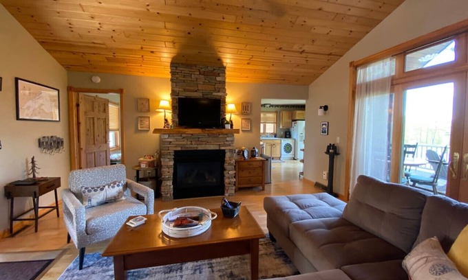 Bayfield House | Apostle Pines #4 @ Apostle Highlands Golf Course