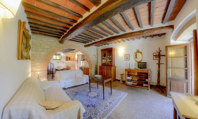 San Pietro a Cegliolo Apartment | APP. PAPAVERO x8 Beautiful farmhouse surrounded by nature, with swimming pool just 3 km from Cortona