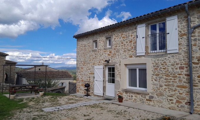 Saint-Sauveur-de-Cruzieres Apartment | Appartement 4 Personnes Dans Mas Typiquement Ardéchois