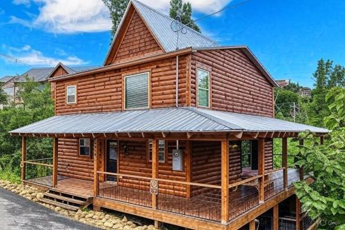 Chalet Village North House | Appalachian Lookout-Hot Tub, Cozy Cabin Retreat in the Smokies Comfort for All!