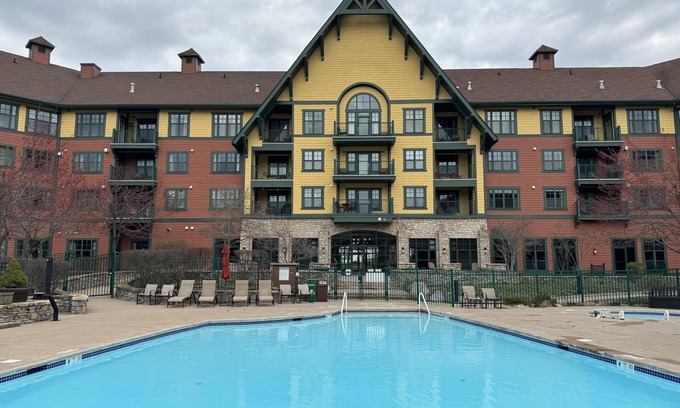 Vernon Condo | Appalachian @ Mtn Creek Pool Hot Tubs Sauna Gym Deck Mtn Front #136