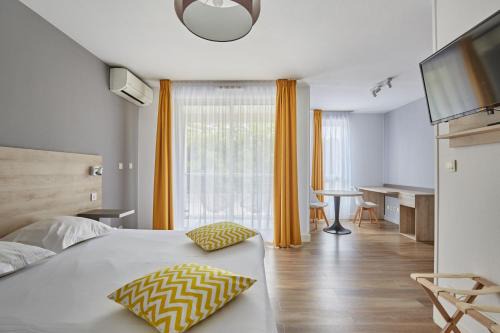 Aix-en-Provence Apartment | Appart Hotel Odalys City Aix en Provence Le Clos de la Chartreuse