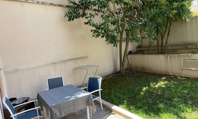 Le Suquet Apartment | Appart/hotel with swimming pool 100m from the beach