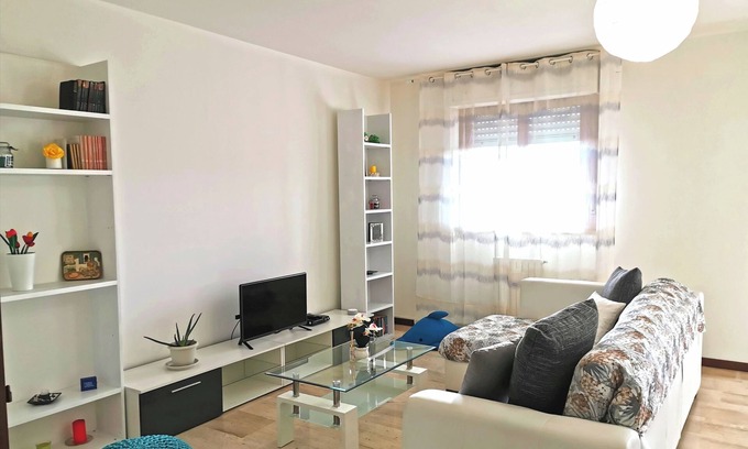Milan Apartment | Appartamento Luminoso nel Verde con Terrazzi