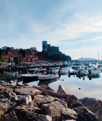 San Terenzo Apartment | Appartamento N6 San Terenzo Lerici-4 posti letto-parcheggio privato- aria condizionata