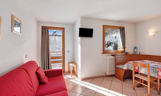 Livigno Apartment | 'Appartamento Vago' with Mountain View, Wi-Fi, Balcony & Garden
