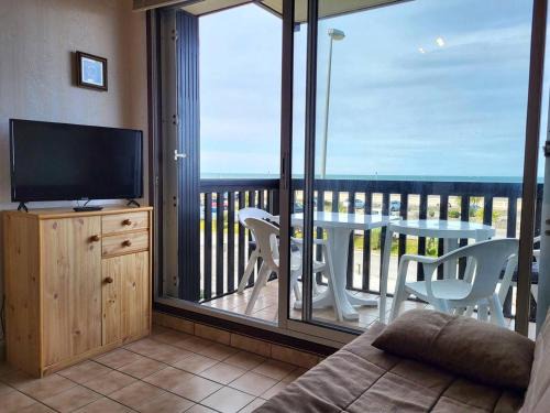 Merville-Franceville-Plage Apartment | Appartement familial centre ville avec parking et animaux permis - FR-1-465-90