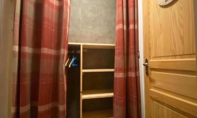 Saint-Jacques-des-Blats Apartment | Appartement Style Chalet 12 Personnes