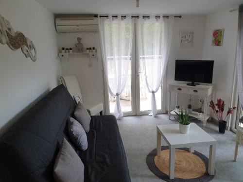 Corbes Apartment | Appartement 10 Des Acacias