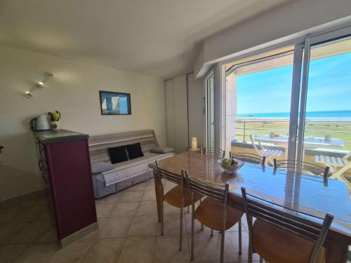 Saint-Jean-de-Monts Apartment | Appartement 2 pièces/cabine, piscine, parking, bord de mer - Saint Jean de Monts - FR-1-224C-81