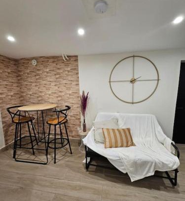 Plateau — Pyramide Apartment | Appartement 2 pièces en souplex