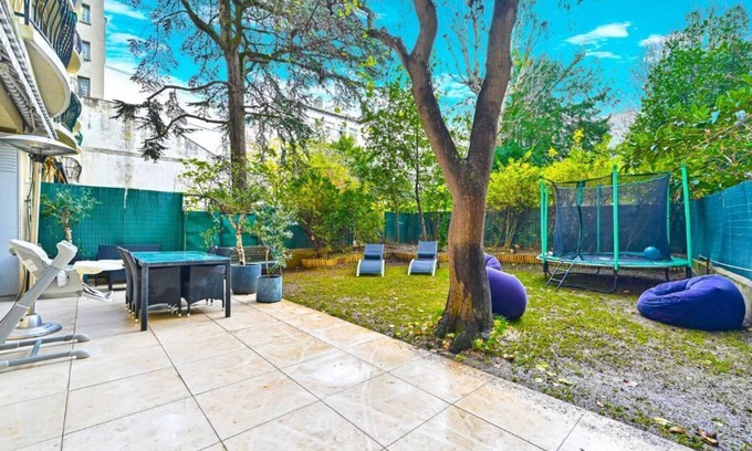 Neuilly-sur-Seine Apartment | Appartement 3 Chambres Avec Grand Jardin Privatif à 5 mn des Champs Elysées