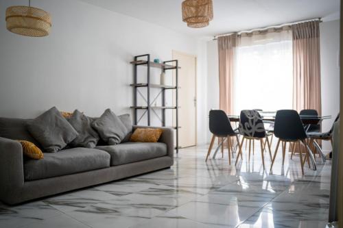 Aubervilliers Apartment | Appartement 4 chambres proche Stade de France, parking et balcon sur jardin