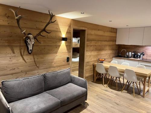 La Clusaz Apartment | Appartement avec terrasse pour 6 personnes proche pistes à La Clusaz - FR-1-459-199