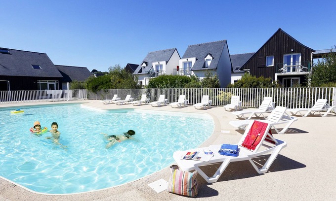 Saint-Pol-de-Leon Condo | Appartement Cosy, Entrée Privée + Accès Piscine