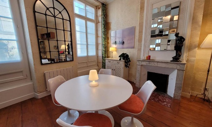 Bordeaux City Centre Apartment | Appartement central typiquement bordelais