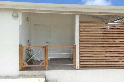 Plessis-Nogent Apartment | Appartement charmant à Sainte-Rose avec terrasse et jardin – 65 m²
