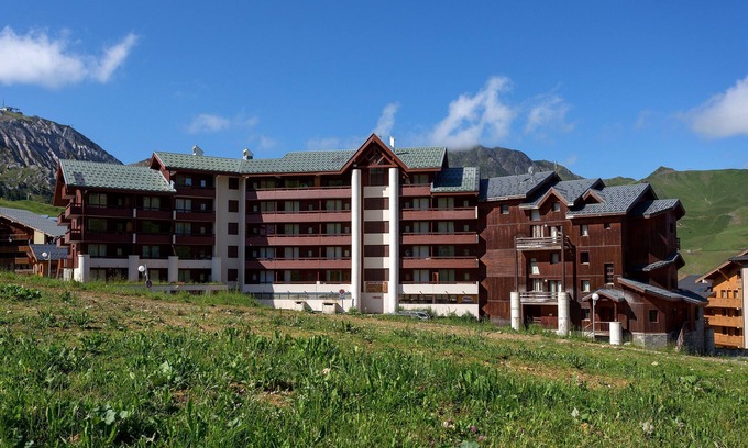 Plagne Soleil Condo | Appartement cosy 8p, retour ski aux pieds !