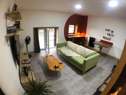 Cahuzac-sur-Vere Apartment | Appartement coeur de village tous services