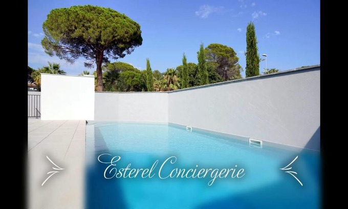 Valescure Apartment | Appartement Complet 2 à 4 personnes au coeur des Golfs