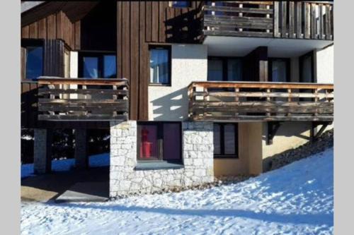 Montalbert Apartment | Appartement confortable face à la montagne