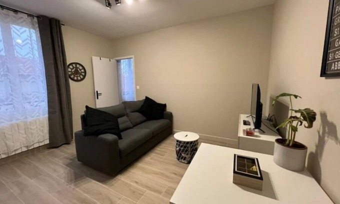 Aubervilliers Apartment | Appartement Contemporain et Paisible