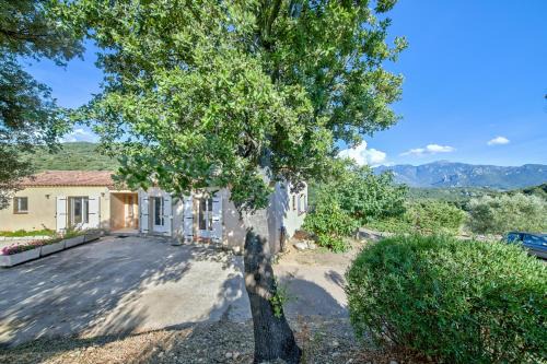 Sartene Apartment | Appartement cosy à Sartène 49 m² avec vue montagne