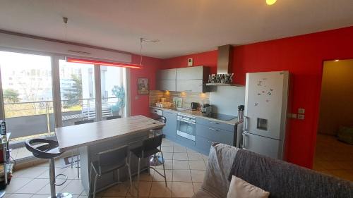 Saint-Priest Apartment | Appartement cosy 3 pièces avec garage privatif