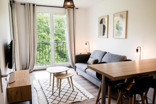 Equemauville Apartment | Appartement cosy 5 mins Honfleur piscine terrasse