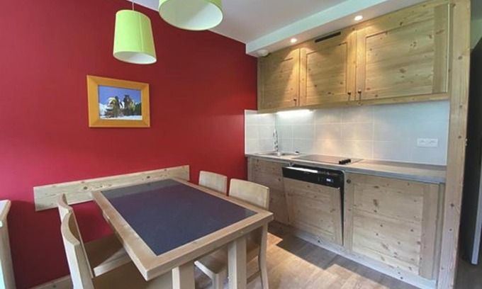 La Perriere Apartment | Appartement cosy au cœur de La Tania, skis aux pieds, balcon sud, parking et casier à skis inclus - FR-1-513-78