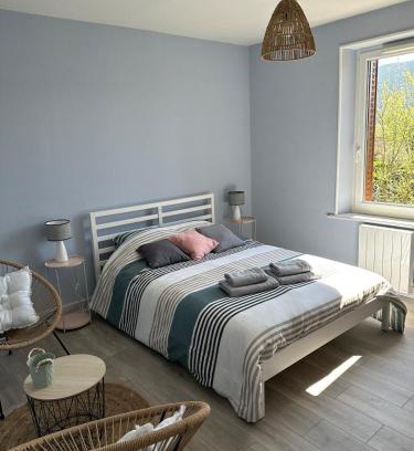 Saint-Nabord Apartment | Appartement cosy avec vue sur les montagnes