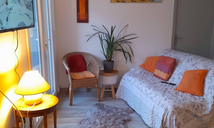 Meze Apartment | Appartement de 30m2 en Plein Cœur de Meze, Surplombant son Joli Marché