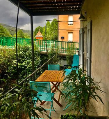 Lasalle Apartment | Appartement de village face à la rivière